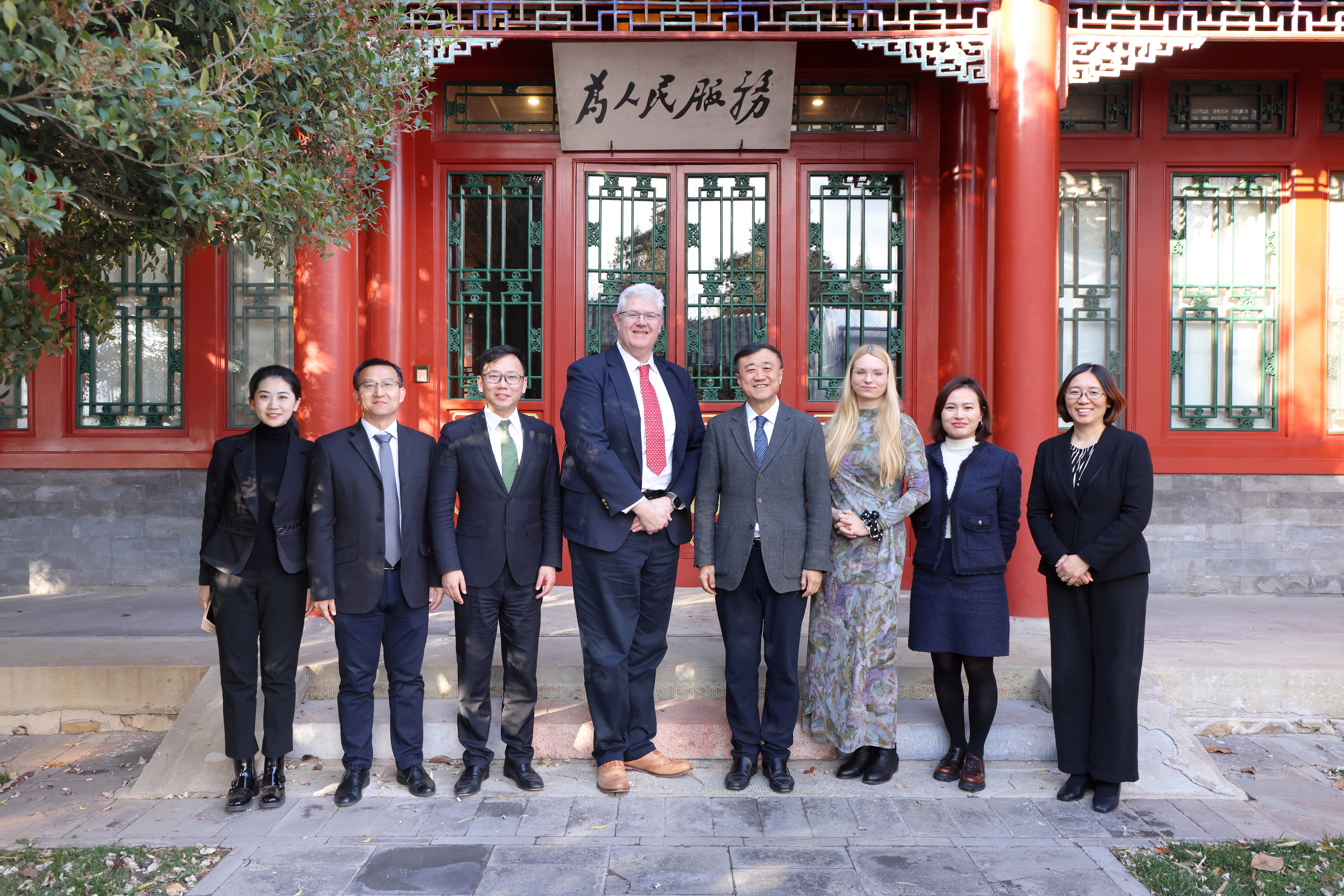 20241127-英国巴斯大学副校长史蒂夫·布拉默一行访问Beat365中文官方网站-与会人员合影-无.jpg