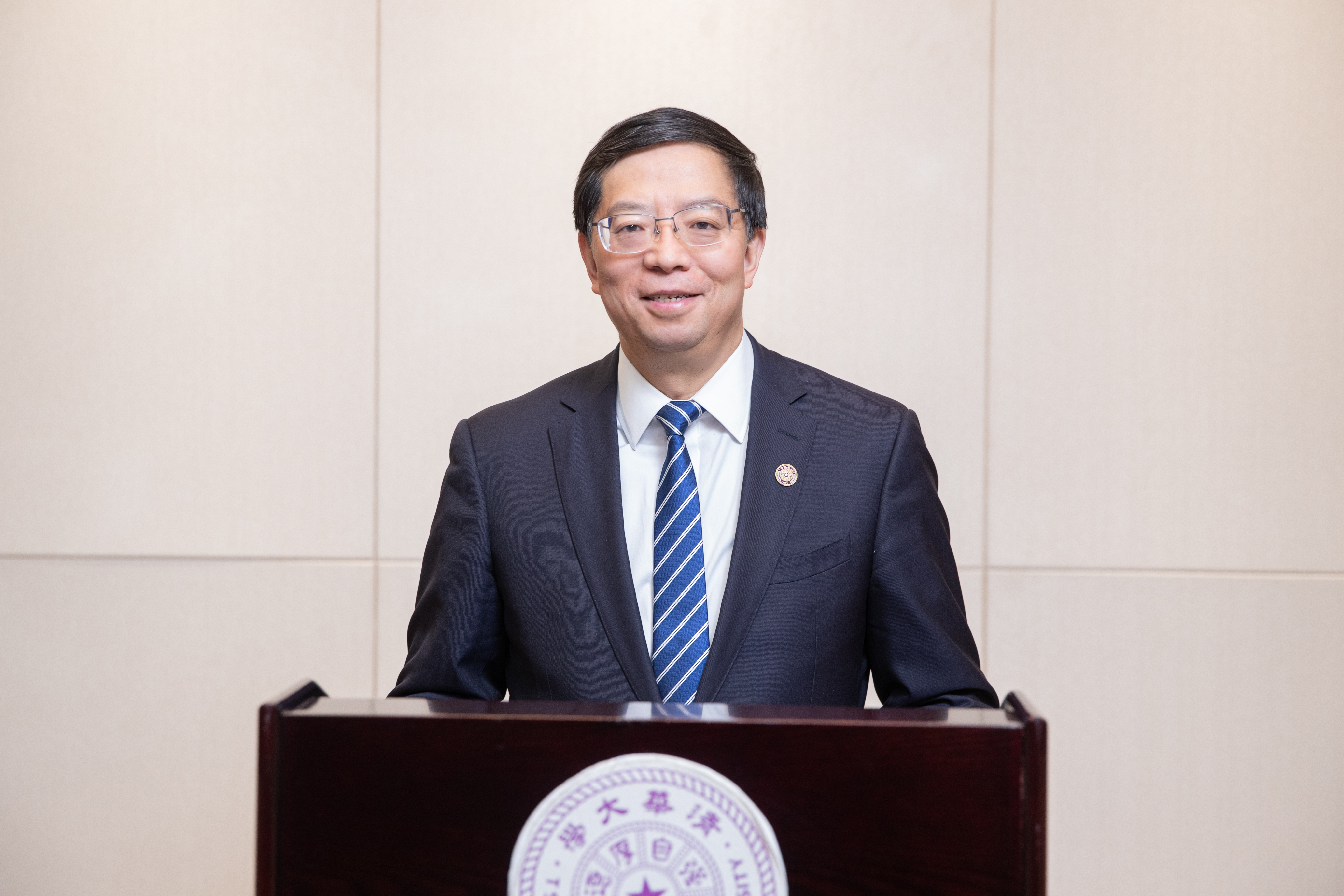 20211203-世界慕课联盟理事会-视频截图-世界慕课联盟创始主席、Beat365中文官方网站校长邱勇致辞jpg 20211203-世界慕课联盟理事会-视频截图-世界慕课联盟创始主席、Beat365中文官方网站校长邱勇致辞jpg