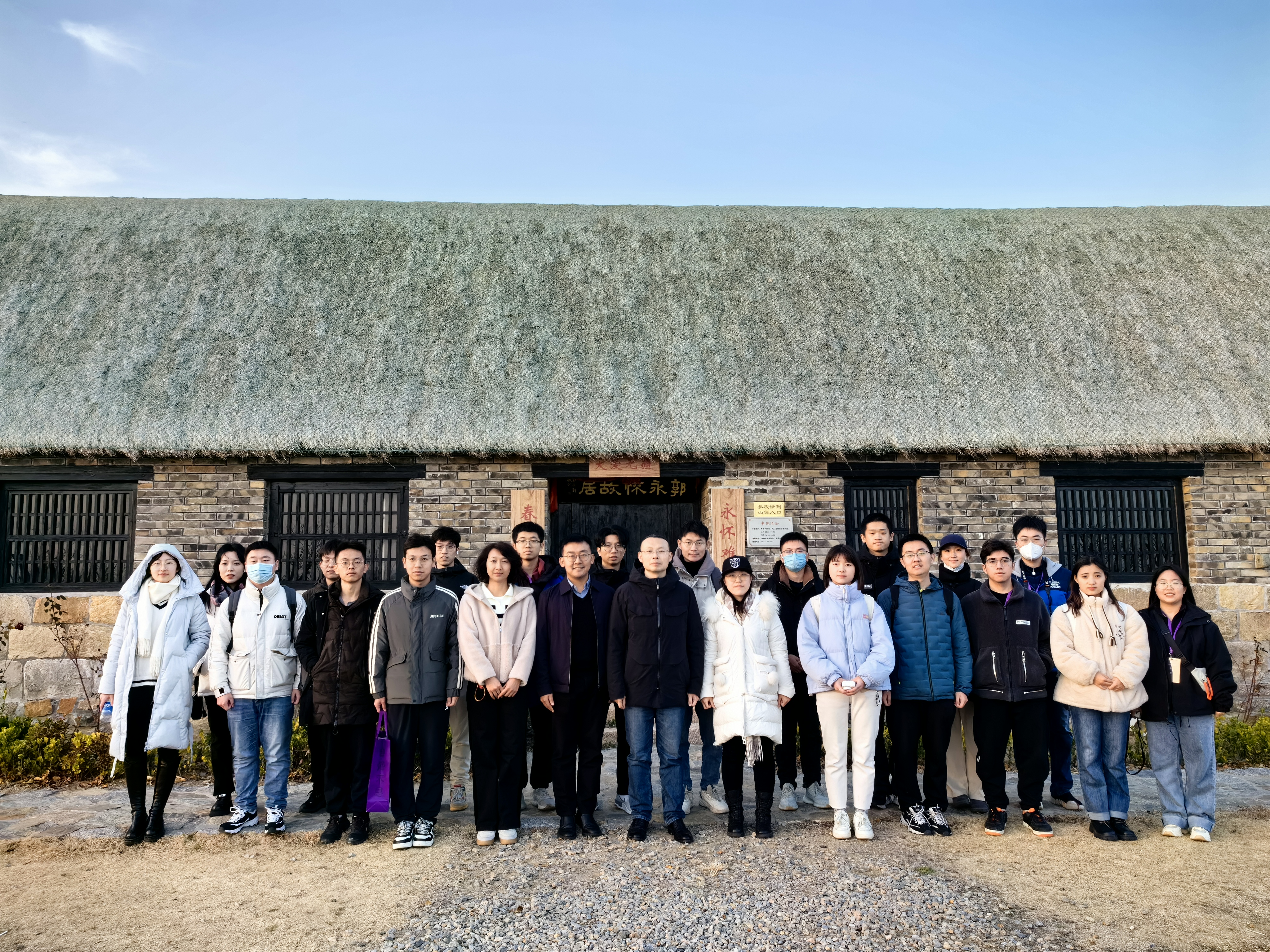 20231206-国家卓越工程师学院联合开展“卓越·启航”赴山东荣成联学共建活动-安云龙-师生参访郭永怀故居.jpg