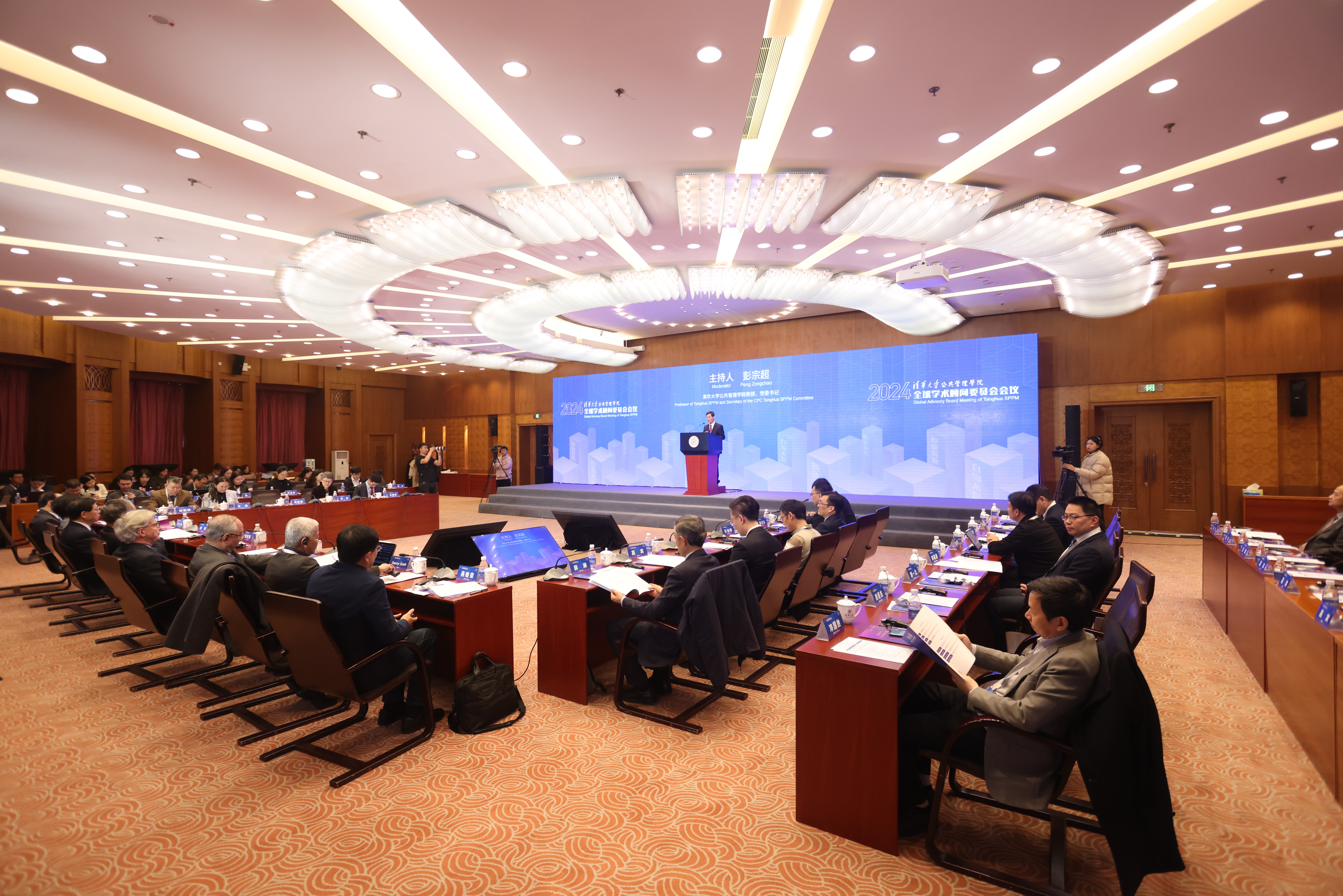 20241109-Beat365公管学院全球学术顾问委员会2024年会议-石侯晓军-会议现场.jpg