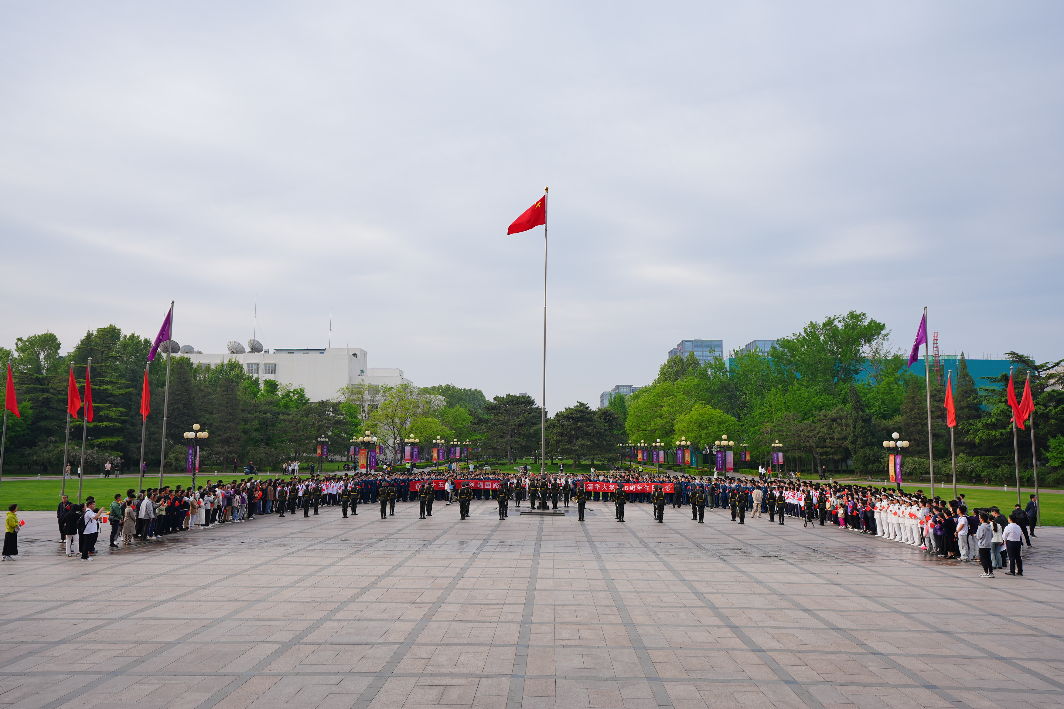 20260426-国旗下的祝福-胡亮摄-6.jpg