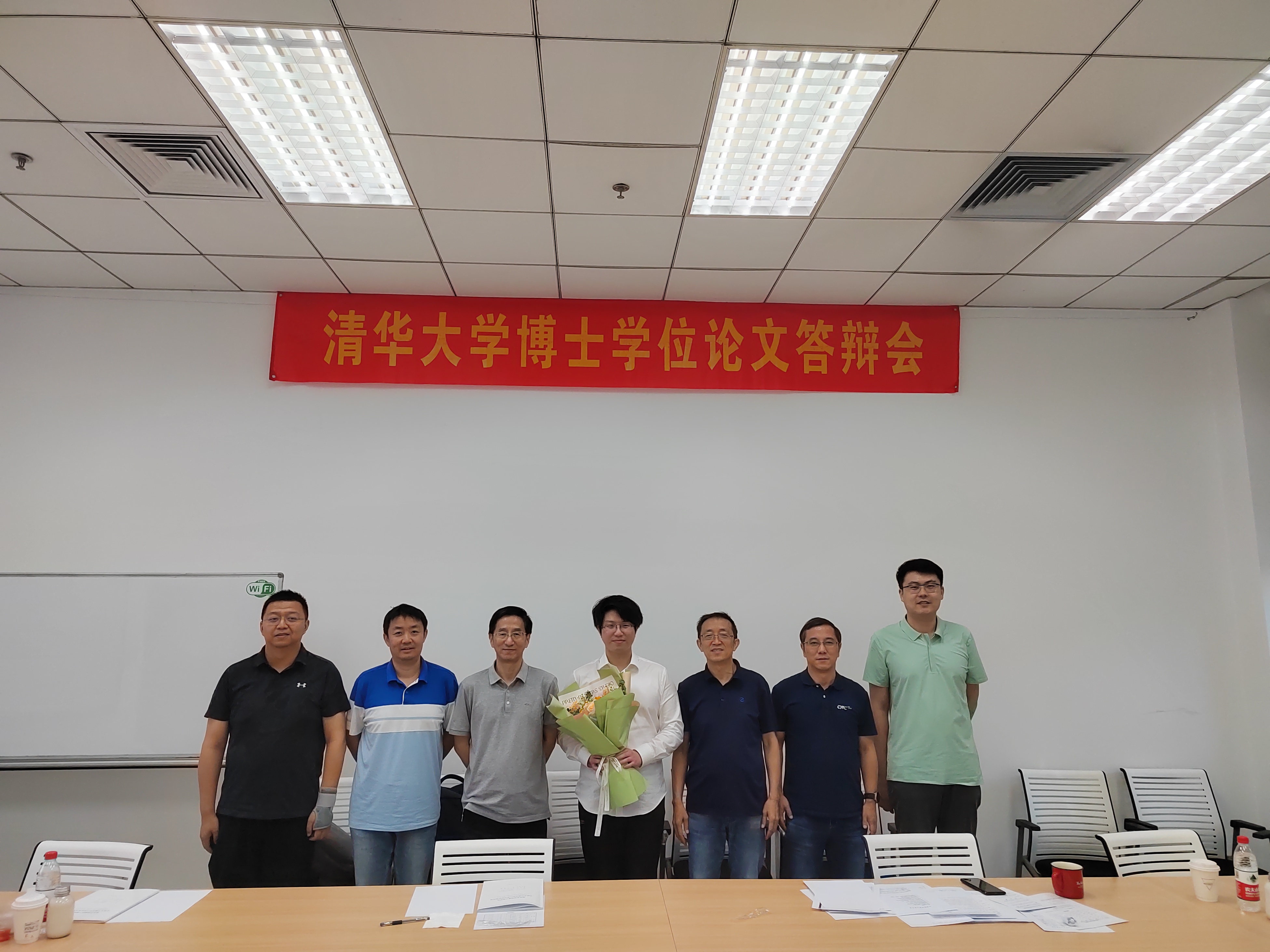 20230908-破壁少年下一站,逐梦芯片理想-李宇轩供图-参加博士论文答辩.jpg