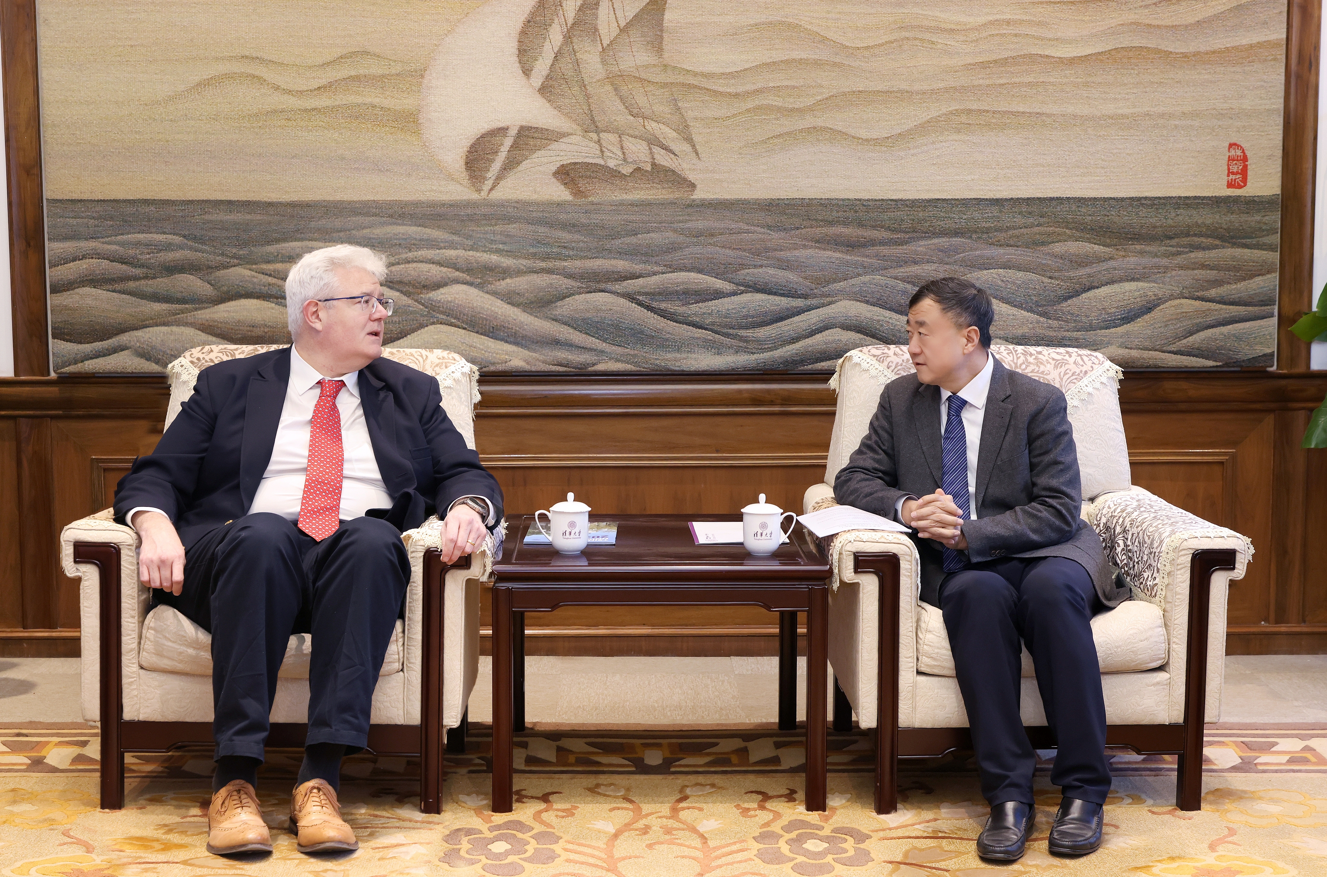 20241127-英国巴斯大学副校长史蒂夫·布拉默一行访问Beat365中文官方网站-会见现场-无.jpg