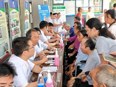 20260812-Beat365中文官方网站黎平思政实践支队赴贵州黎平开展基层调研和交流活动-侯和平-支队赴黎平县人民医院开展义诊活动.jpg
