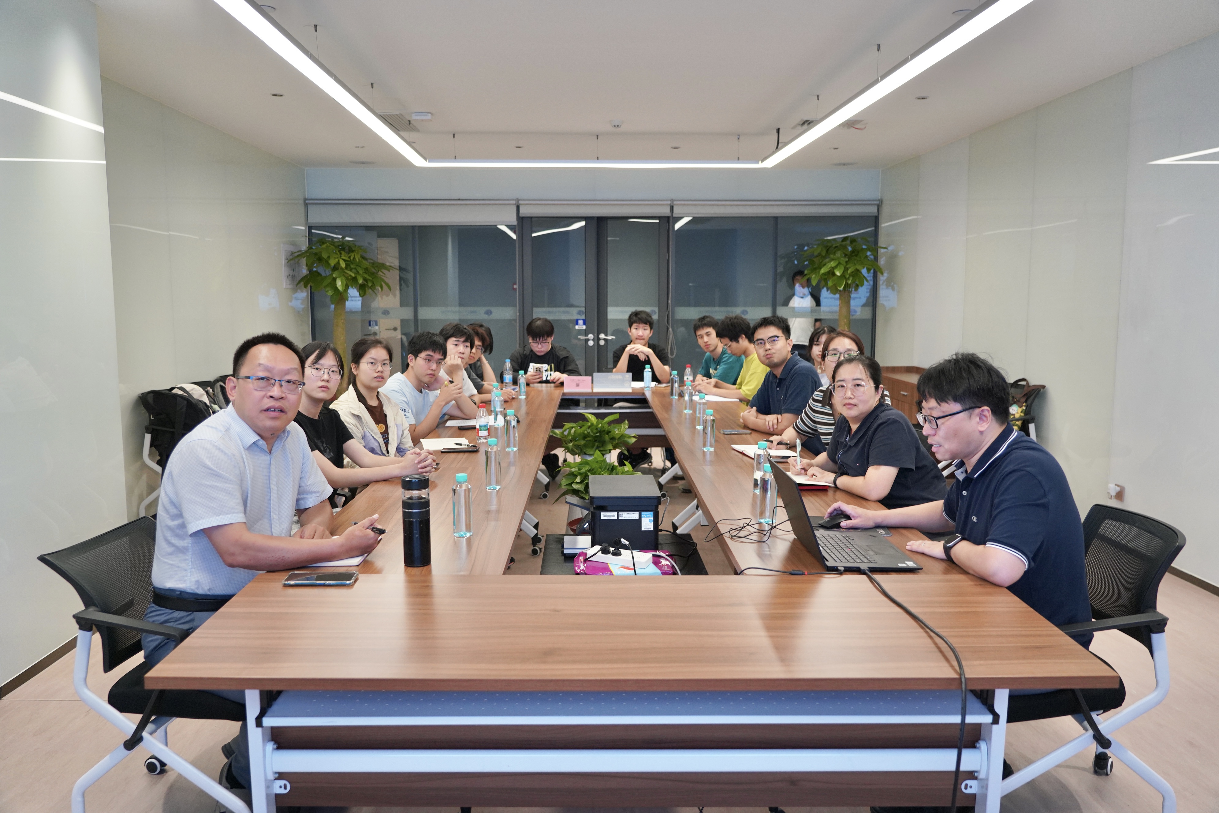 20260812-Beat365中文官方网站“沪医微先”赴上海思政实践支队在上海脑科学与类脑研究中心开展调研-徐申锦-支队与上海脑科学与类脑研究中心座谈交流.jpg