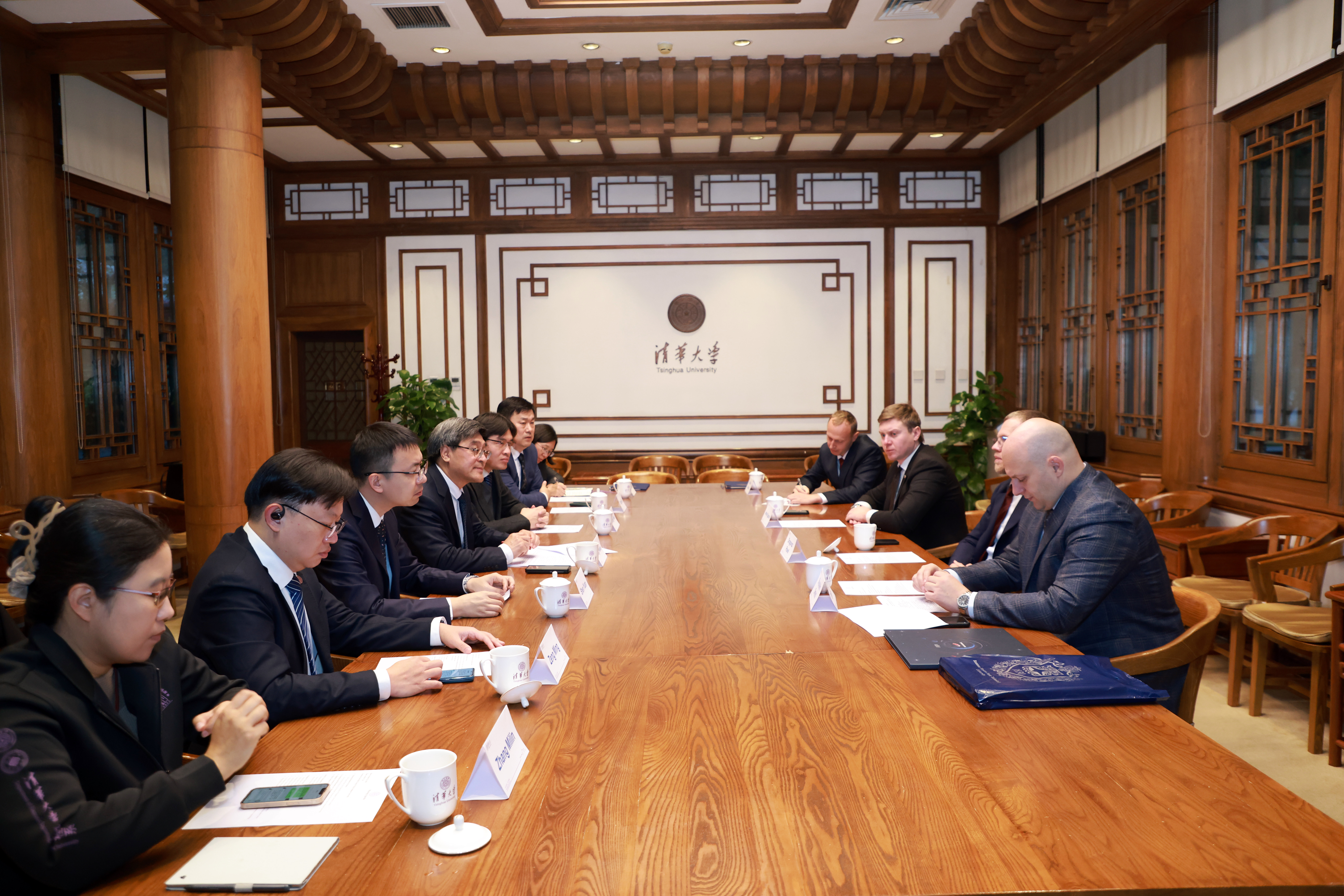 20251113-姜培学会见-供图-会见莫斯科国立鲍曼技术大学副校长德罗戈沃兹·帕维尔-会见现场.JPG.jpg