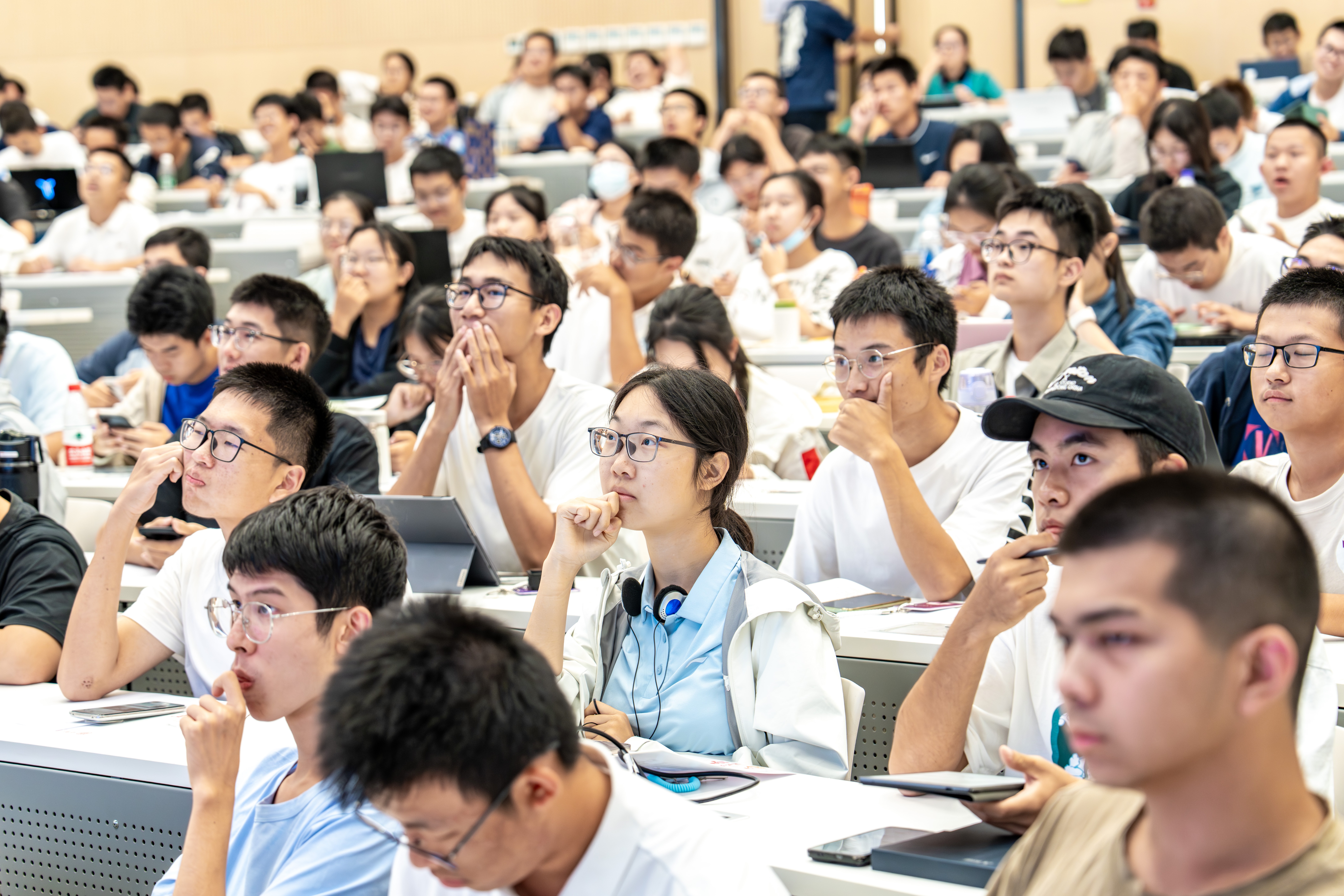 20250930-本科生新上岗党团班骨干培训会-无-现场.jpg