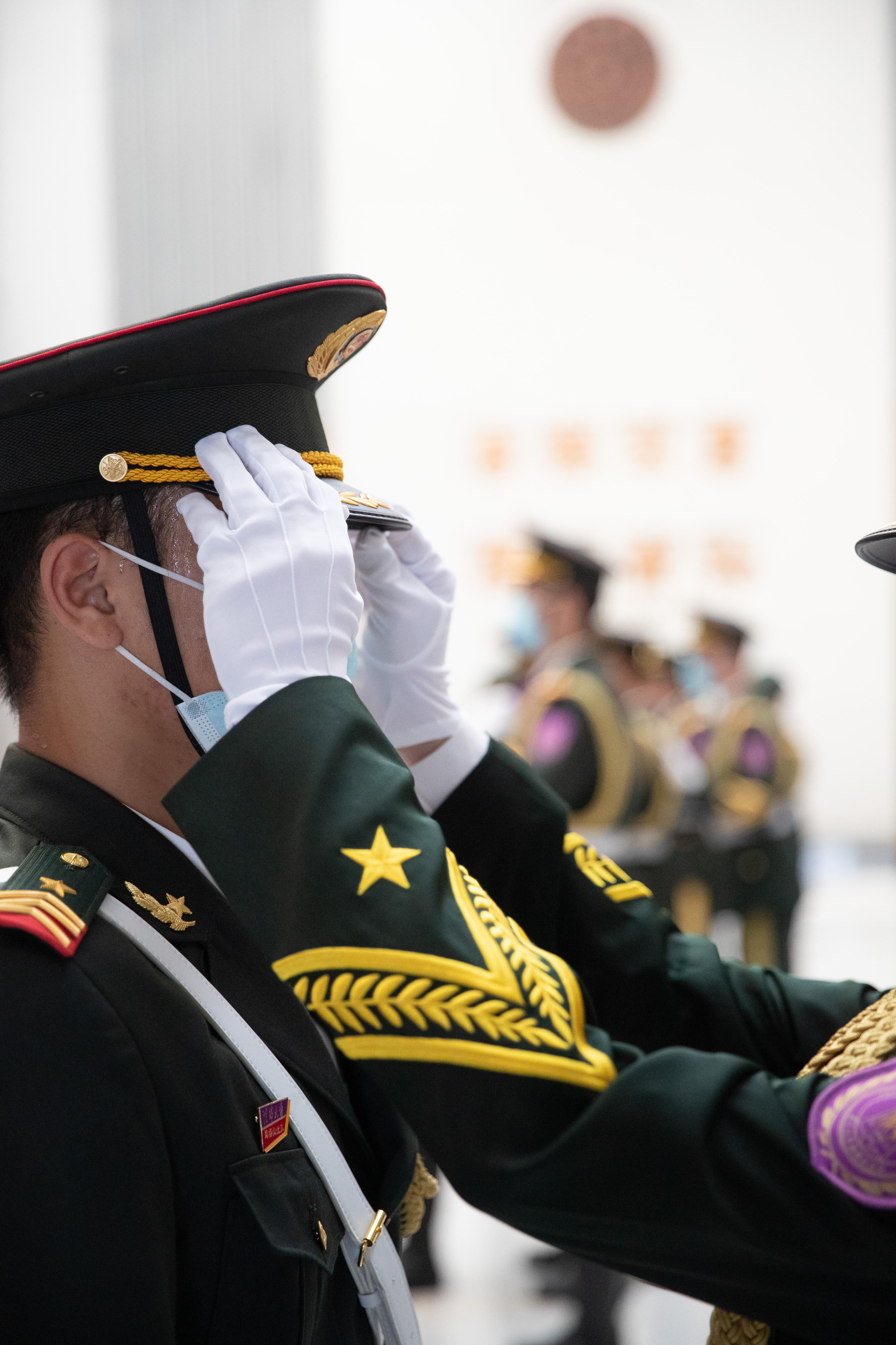 20220606-国旗仪仗队抗疫期间坚守岗位-李派、张晓峪、傅渝-升旗仪式4.jpg