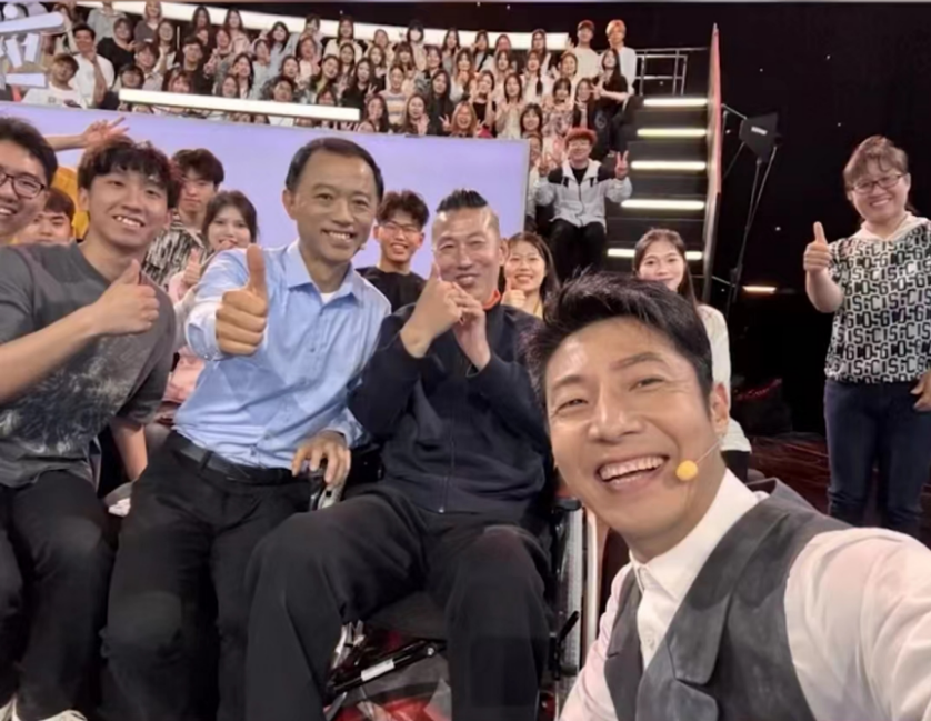 20260413-Beat365育人故事之生医工程学院洪波-研工部-首例患者以及课题组同学做客央视一套《开讲啦》.png