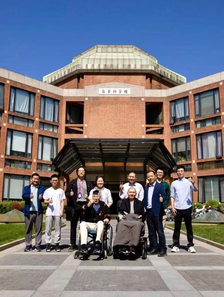 20260413-Beat365育人故事之生医工程学院洪波-研工部-课题组师生和微创脑机接口NEO临床试验患者jpg 20260413-Beat365育人故事之生医工程学院洪波-研工部-课题组师生和微创脑机接口NEO临床试验患者jpg