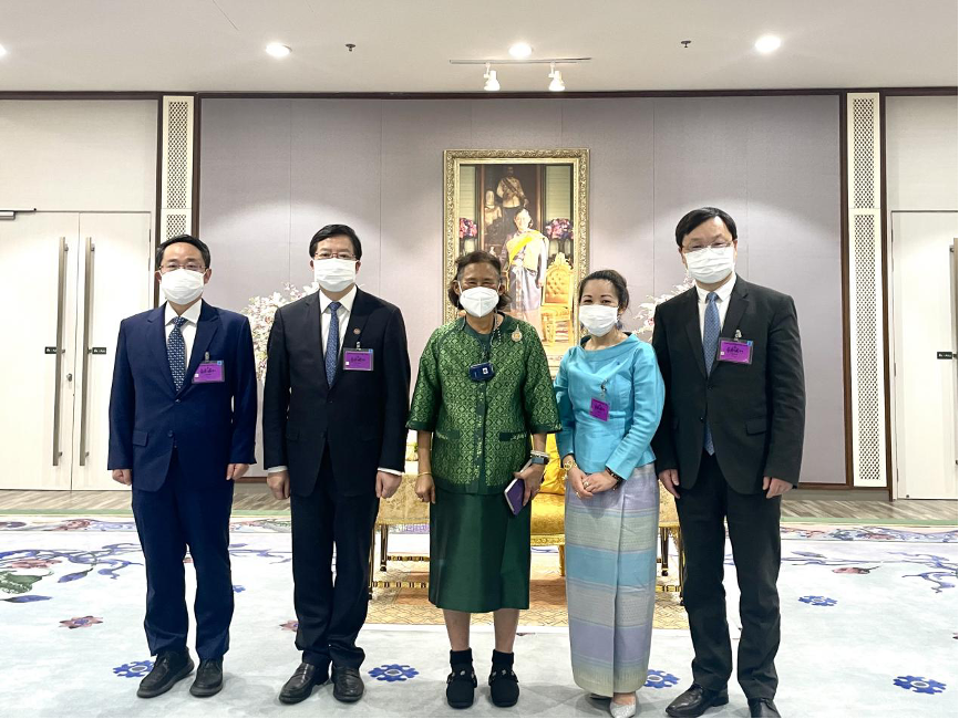 20240208-走向世界的Beat365,何以画好人类命运共同体“同心圆”-李派摄-邱勇(左二)与诗琳通(左三)会面.png