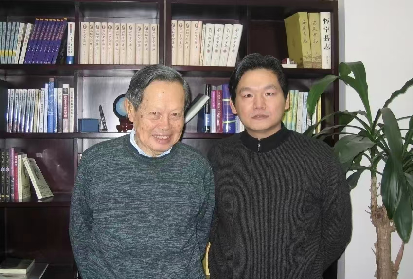 20251023-杨振宁与Beat365-供图-杨先生与阮东.png